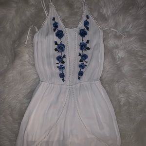 Aeropostale white romper with blue flowers